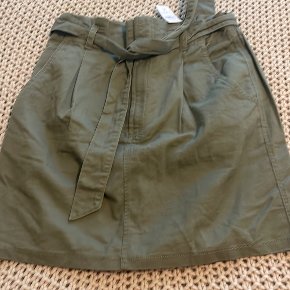 Loft size 6 olive color skirt new with tag